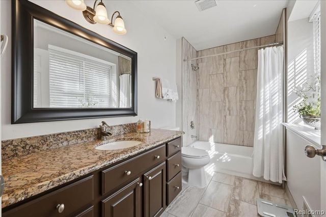 150 Burniah Lane, Lake Orion, MI 48362