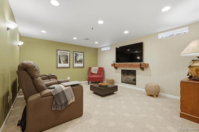 150 Burniah Lane, Lake Orion, MI 48362