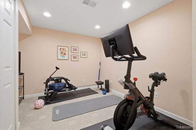 150 Burniah Lane, Lake Orion, MI 48362