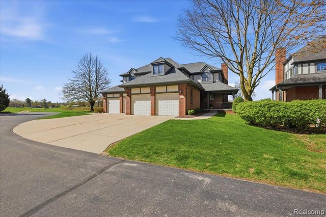 150 Burniah Lane, Lake Orion, MI 48362