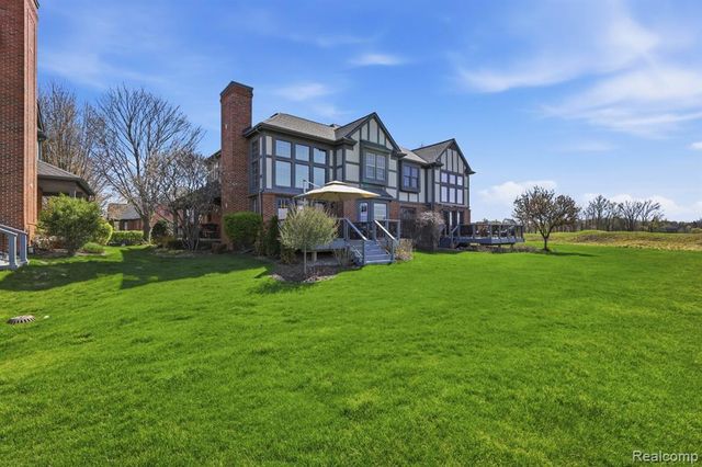 150 Burniah Lane, Lake Orion, MI 48362