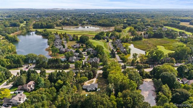 150 Burniah Lane, Lake Orion, MI 48362