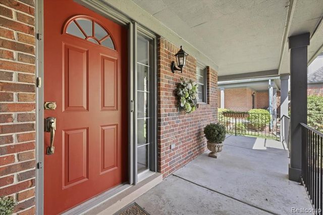 150 Burniah Lane, Lake Orion, MI 48362