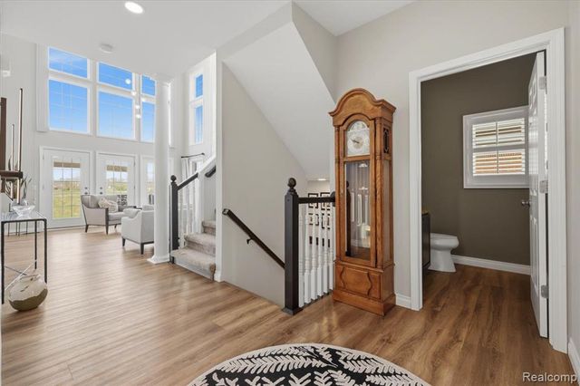 150 Burniah Lane, Lake Orion, MI 48362