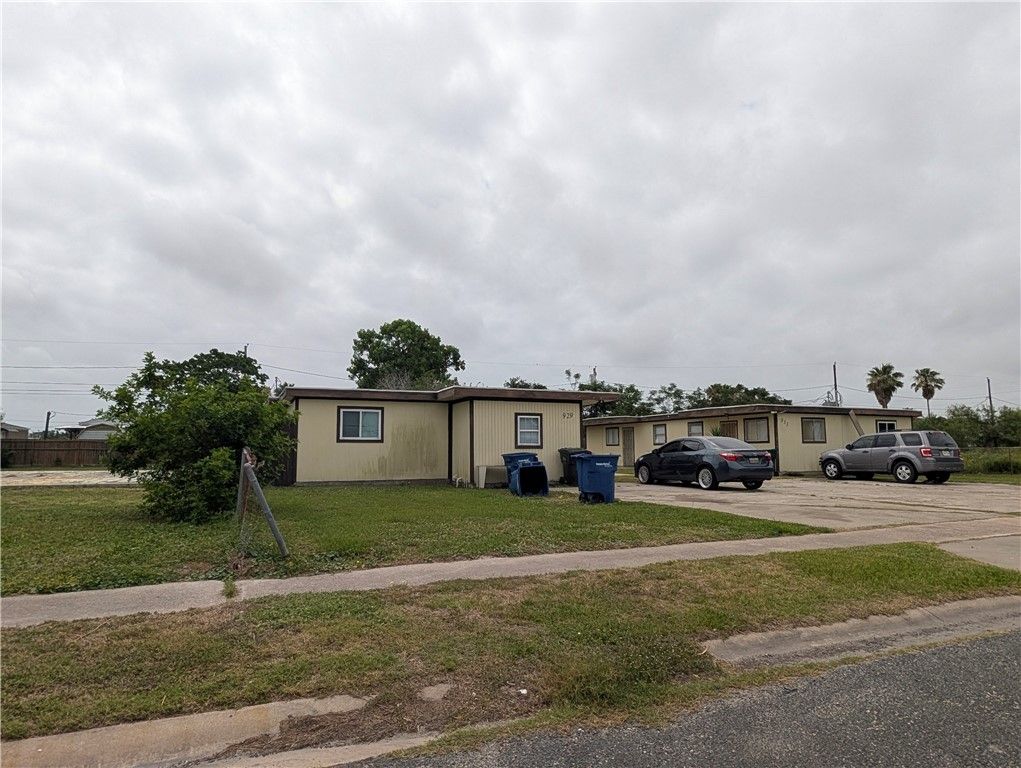 929 Mcdonald St, Corpus Christi, TX 78418 — exterior