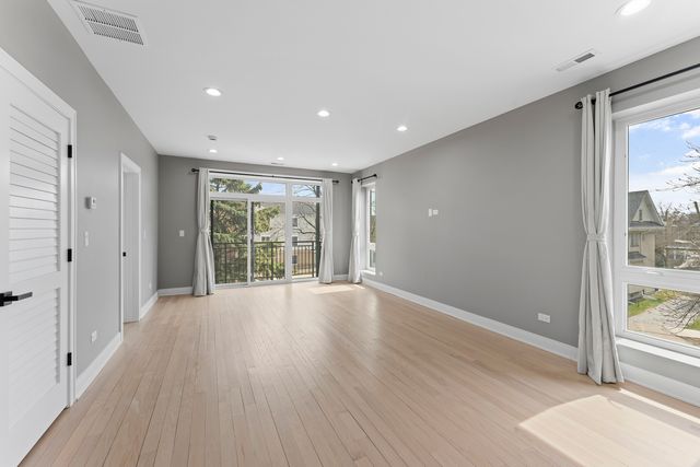 7430 N Hermitage Avenue 3W, Chicago, IL 60626