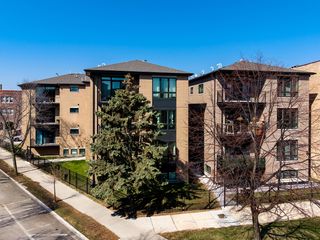 7430 N Hermitage Avenue 3W, Chicago, IL 60626