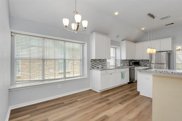 1404 Ranch Hill Drive, Irving, TX 75063