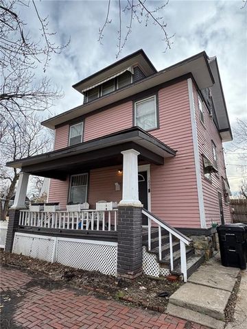 1009 SW Huntoon Street, Topeka, KS 66604