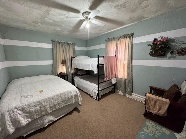 1009 SW Huntoon Street, Topeka, KS 66604