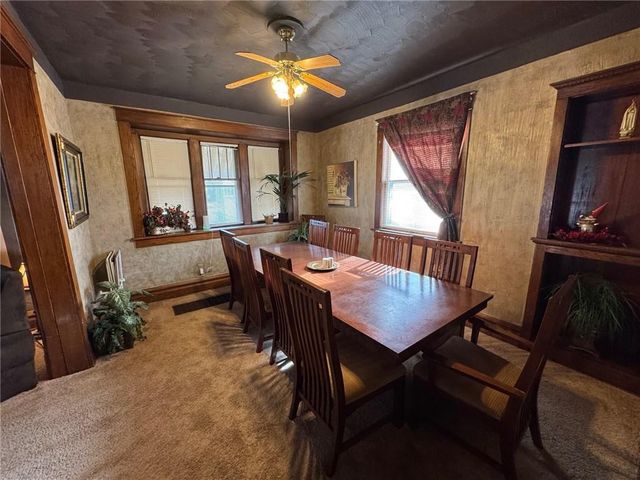 1009 SW Huntoon Street, Topeka, KS 66604