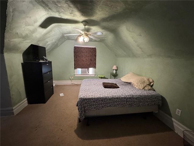 1009 SW Huntoon Street, Topeka, KS 66604