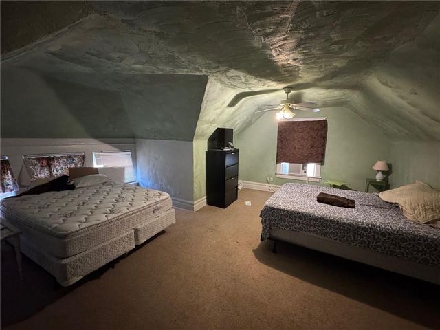 1009 SW Huntoon Street, Topeka, KS 66604