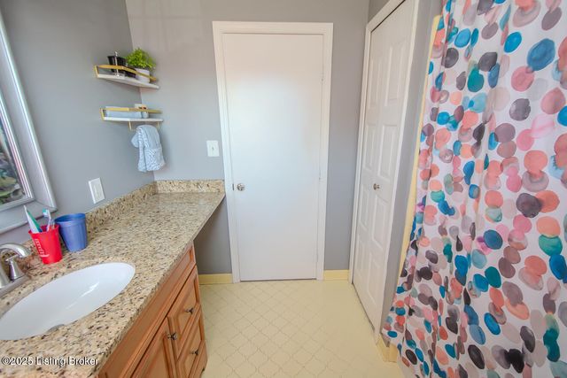 10203 Westwego Pl, Jeffersontown, KY 40299