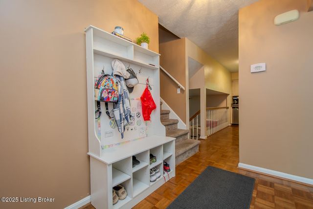 10203 Westwego Pl, Jeffersontown, KY 40299