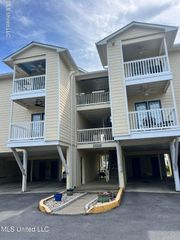 2421 Beachview Drive, E4, Ocean Springs, MS 39564