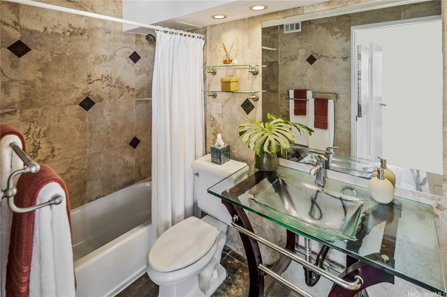 255 Huali Street 406, Honolulu, HI 96813