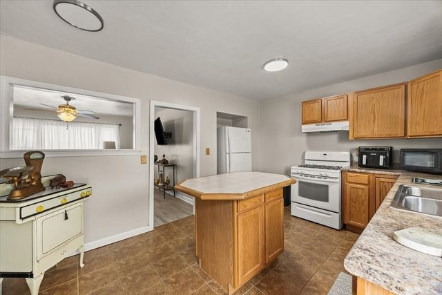 72 Tower St, Fall River, MA 02724