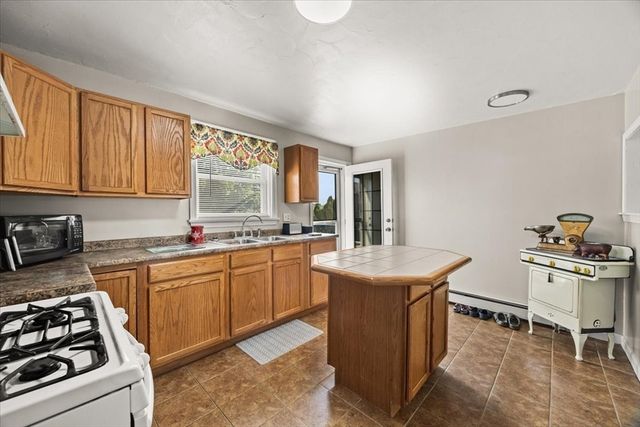 72 Tower St, Fall River, MA 02724