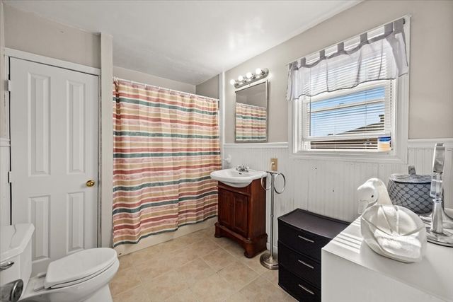 72 Tower St, Fall River, MA 02724