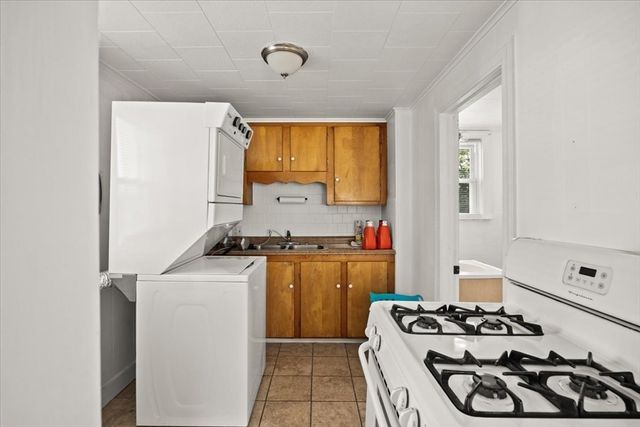 72 Tower St, Fall River, MA 02724