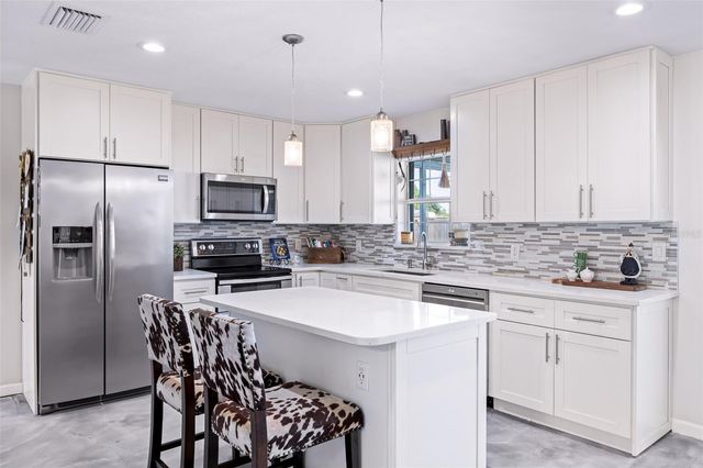 4245 HENRY J AVENUE, St Cloud, FL 34769