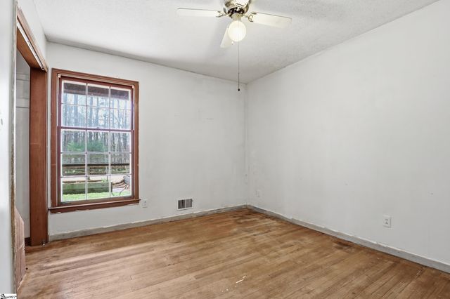 228 Washington Road, Cowpens, SC 29330