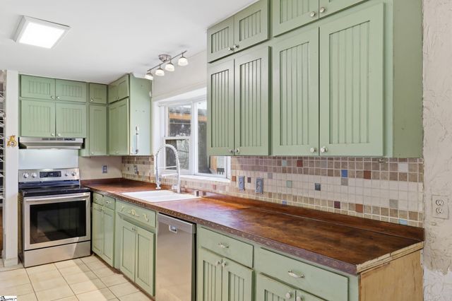 228 Washington Road, Cowpens, SC 29330