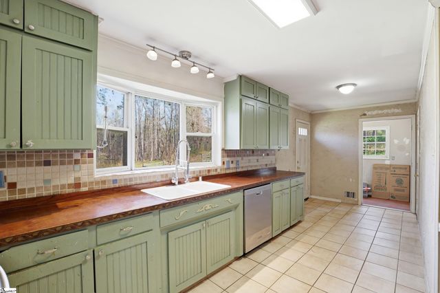 228 Washington Road, Cowpens, SC 29330