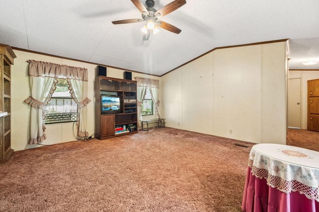 345 E Oak Shadows, Onalaska, TX 77360