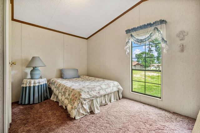 345 E Oak Shadows, Onalaska, TX 77360