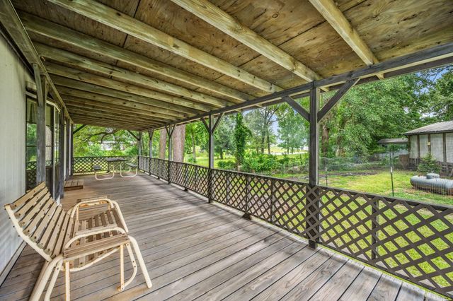 345 E Oak Shadows, Onalaska, TX 77360