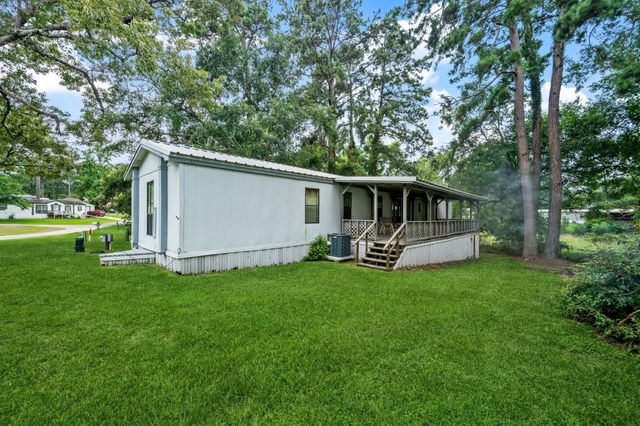 345 E Oak Shadows, Onalaska, TX 77360