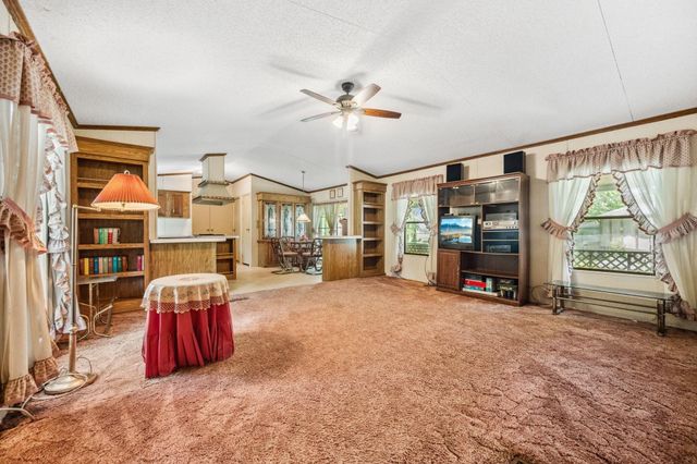 345 E Oak Shadows, Onalaska, TX 77360