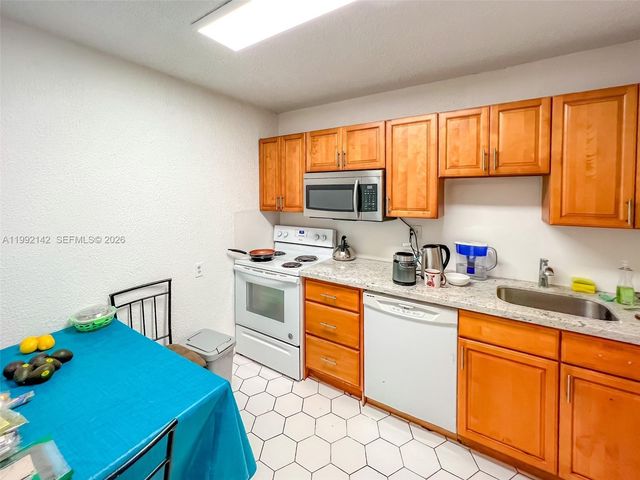 2200 E Hallandale Beach Blvd 605, Hallandale Beach, FL 33009