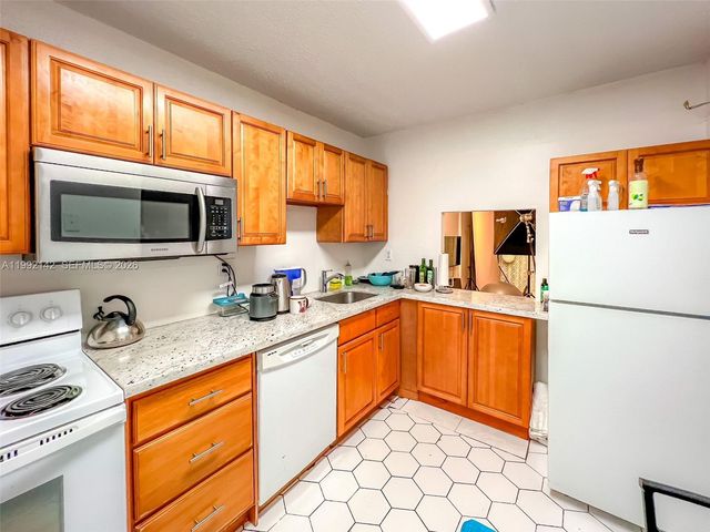 2200 E Hallandale Beach Blvd 605, Hallandale Beach, FL 33009