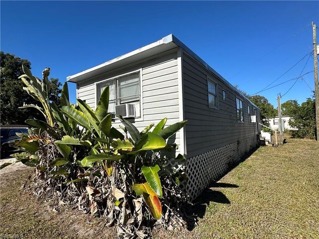 7849 Suncoast DR, North Fort Myers, FL 33917