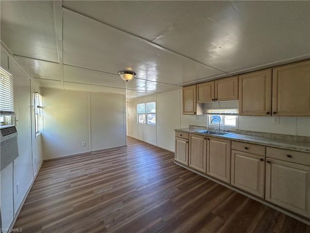 7849 Suncoast DR, North Fort Myers, FL 33917