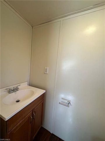 7849 Suncoast DR, North Fort Myers, FL 33917