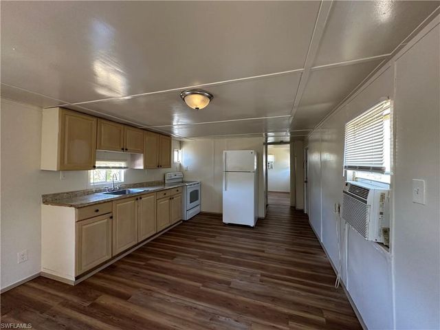 7849 Suncoast DR, North Fort Myers, FL 33917