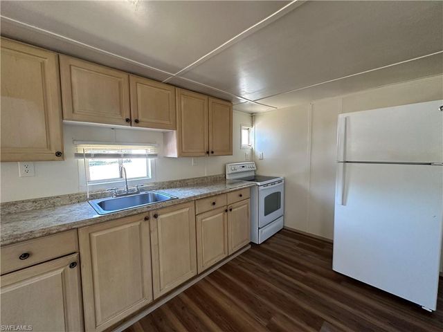 7849 Suncoast DR, North Fort Myers, FL 33917