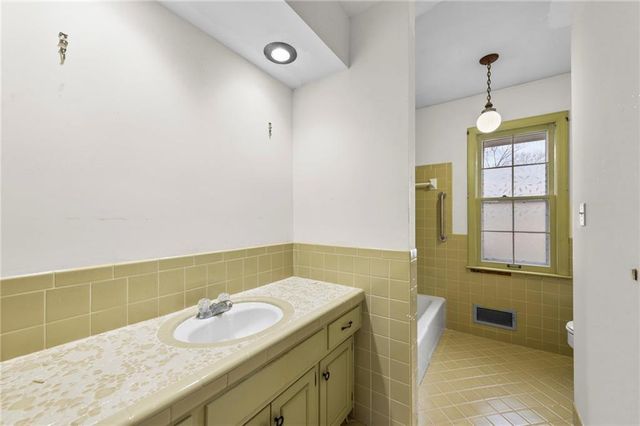 11415 Minor Drive, Kansas City, MO 64114