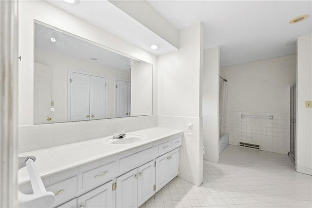 11415 Minor Drive, Kansas City, MO 64114