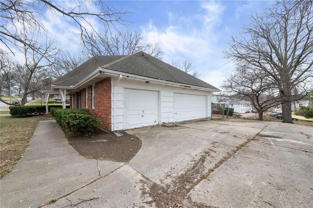 11415 Minor Drive, Kansas City, MO 64114