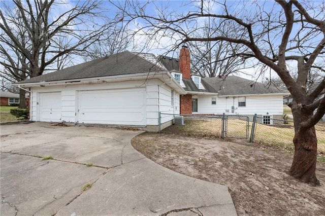 11415 Minor Drive, Kansas City, MO 64114