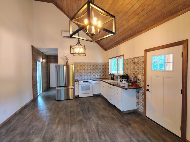 735 Hemingway Rd., Longs, SC 29568
