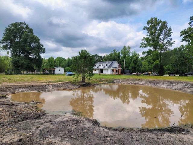 735 Hemingway Rd., Longs, SC 29568