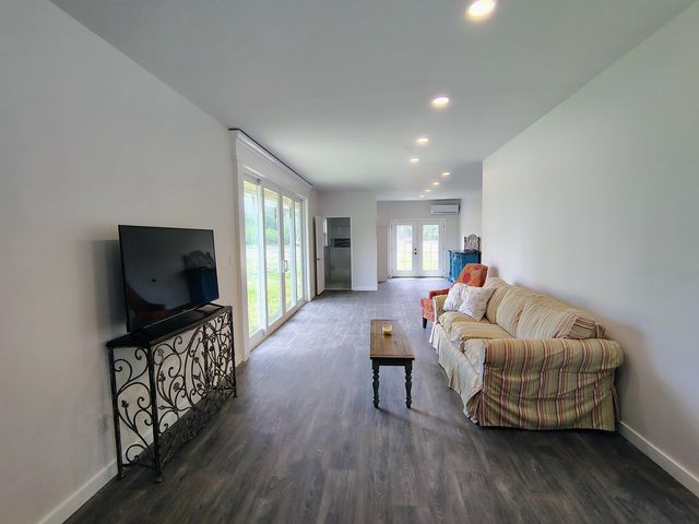 735 Hemingway Rd., Longs, SC 29568