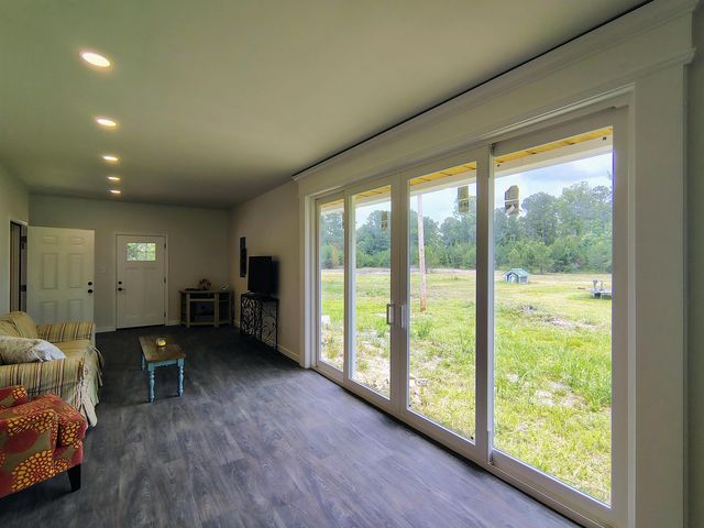 735 Hemingway Rd., Longs, SC 29568