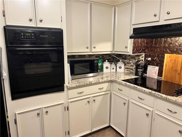 1862 LA 454 None, Pineville, LA 71360